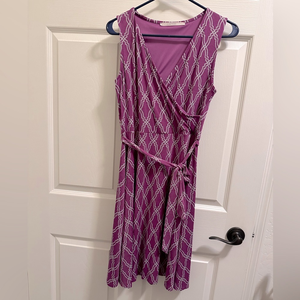 41 Hawthorn orchid and gray geometric print faux wrap dress size medium